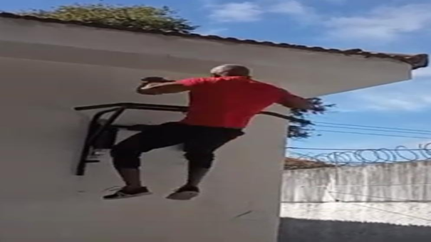 Treino barra fixa praça